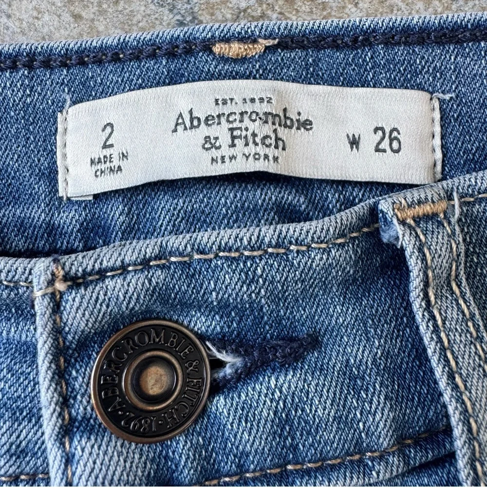 Abercrombie & Fitch‎ Blue High-Waisted Distressed Jean Shorts Size 2/26